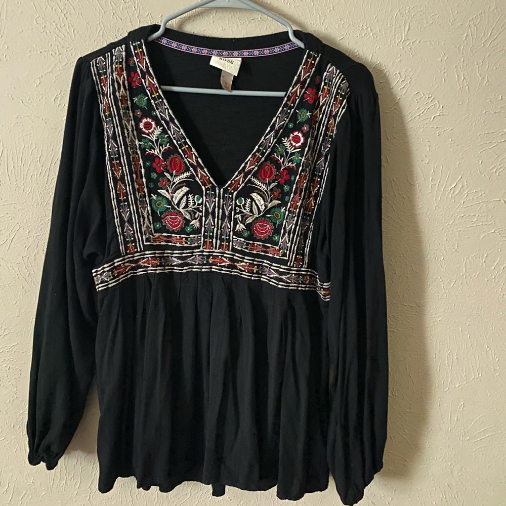 Knox and Rose Embroidered Black Top